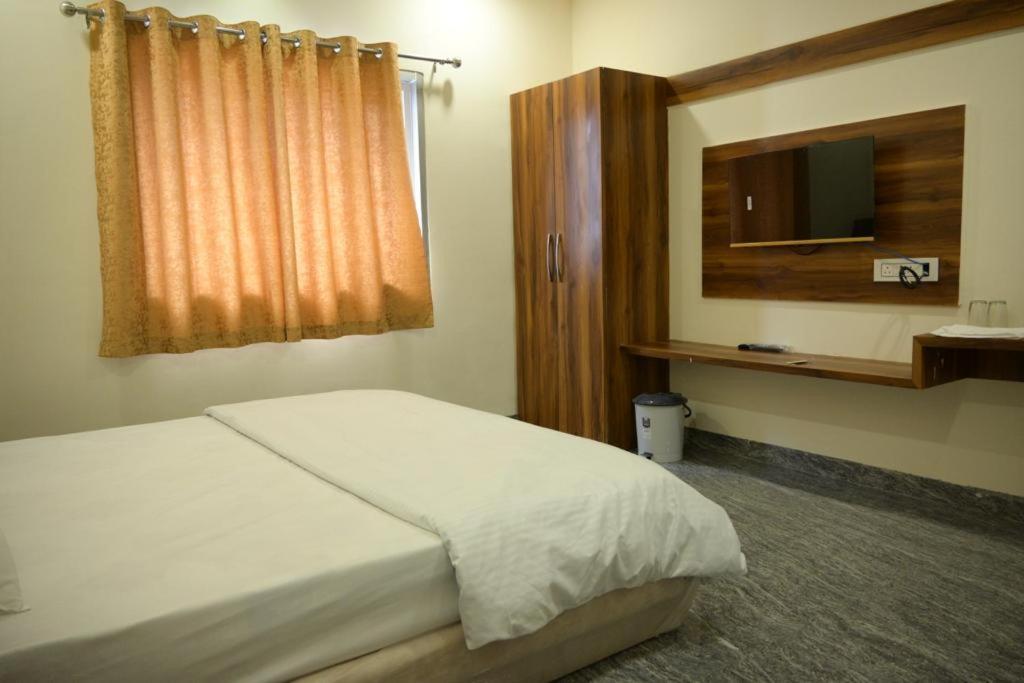 Hotel Anand Ujjain Eksteriør bilde
