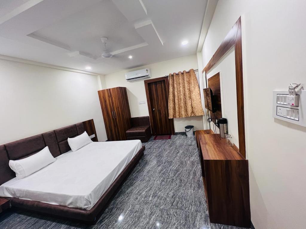 Hotel Anand Ujjain Eksteriør bilde